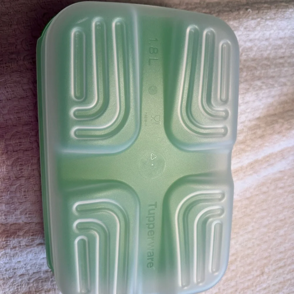 NEW Tupperware FridgeSmart Food Container‎ 1.8L